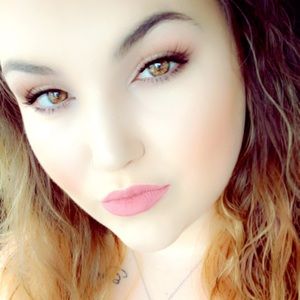 Meet your Posher, Dominique